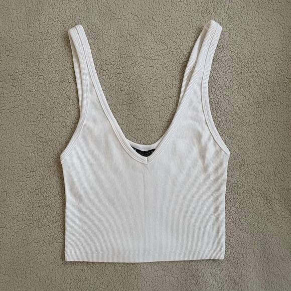 Zara Set of White and Black Tank Tops - Picture 2 of 6